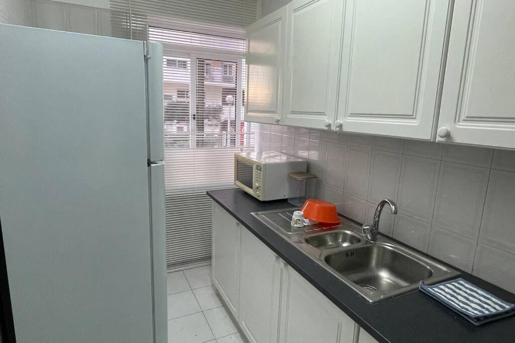 Blue - Beachfront Apartment Armação de Pêra Zewnętrze zdjęcie